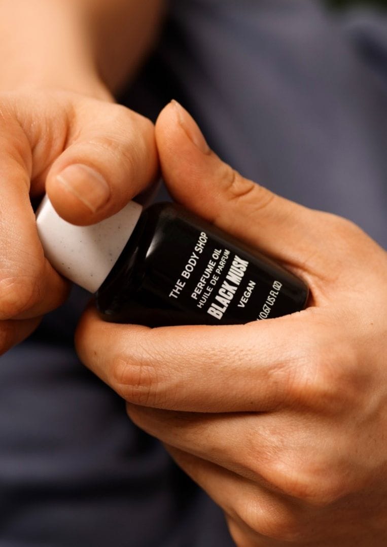 New Black Musk Perfume Oil - The Body Shop - Image 2