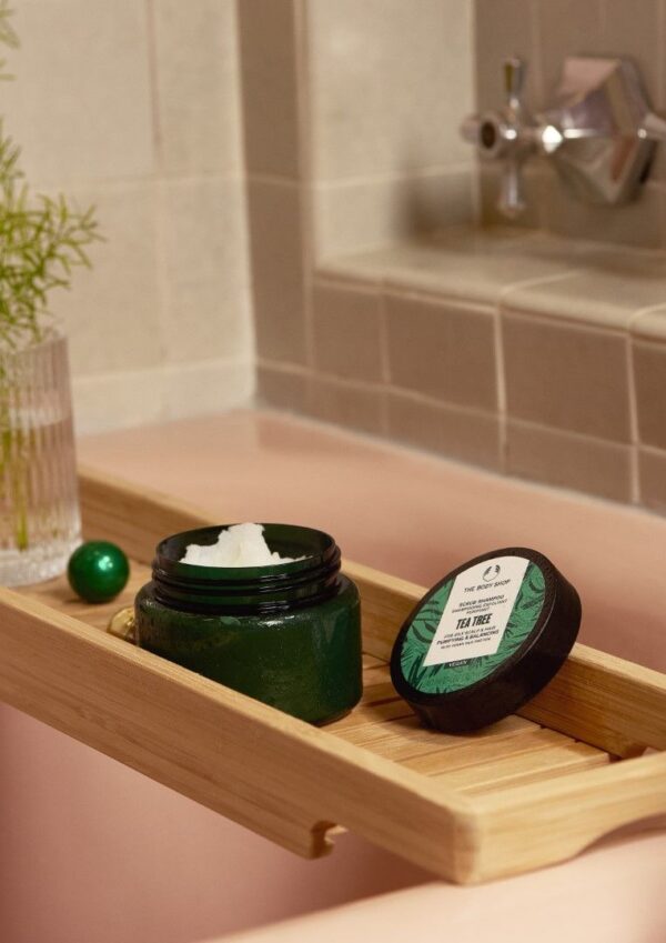 Tea Tree Purifying & Balancing Hair & Scalp Scrub (240 ml) - The Body Shop - Image 3