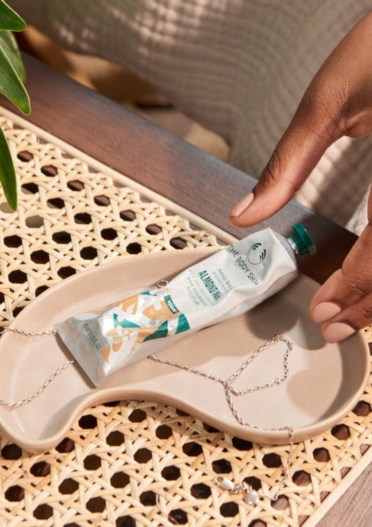 Almond Milk Hand Balm - The body shop - Image 3