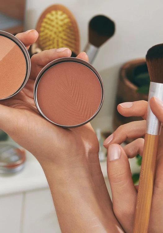 Coconut Bronze Matte Bronzing Powder - The Body Shop - Image 2