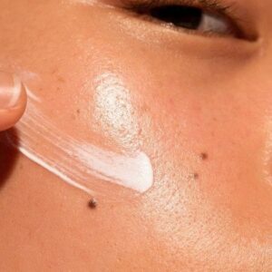 Skin Defence Multi- Protection Light Essence Spf 50 Pa +++