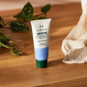 Skin Defence Multi- Protection Light Essence Spf 50 Pa +++