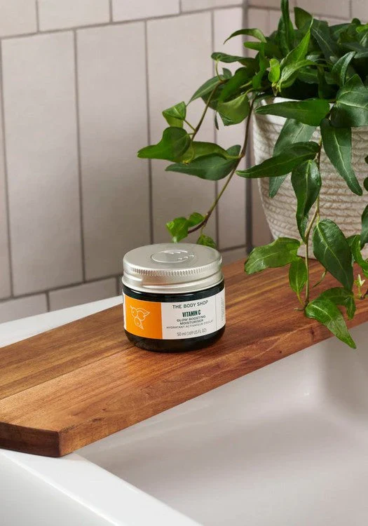 Vitamin C Glow-Boosting Moisturiser - The Body Shop - Image 4
