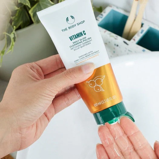 Vitamin C Glow Cleansing Polish - 100 ML - The Body Shop - Image 3