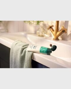 Tea Tree Skin Clearing Clay Mask